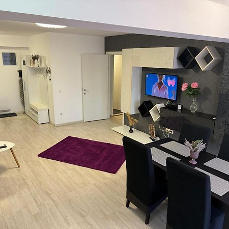 Airport Apartment 70 Squared Meters Otopeni Exterior photo