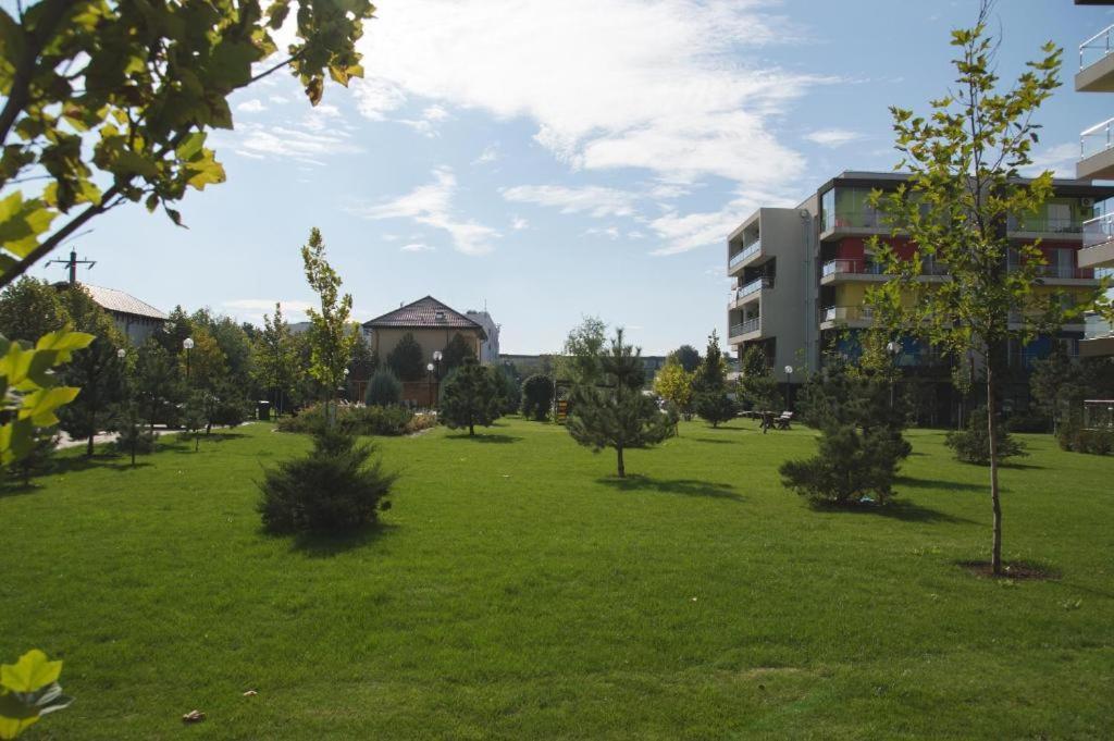 Airport Apartment 70 Squared Meters Otopeni Exterior photo