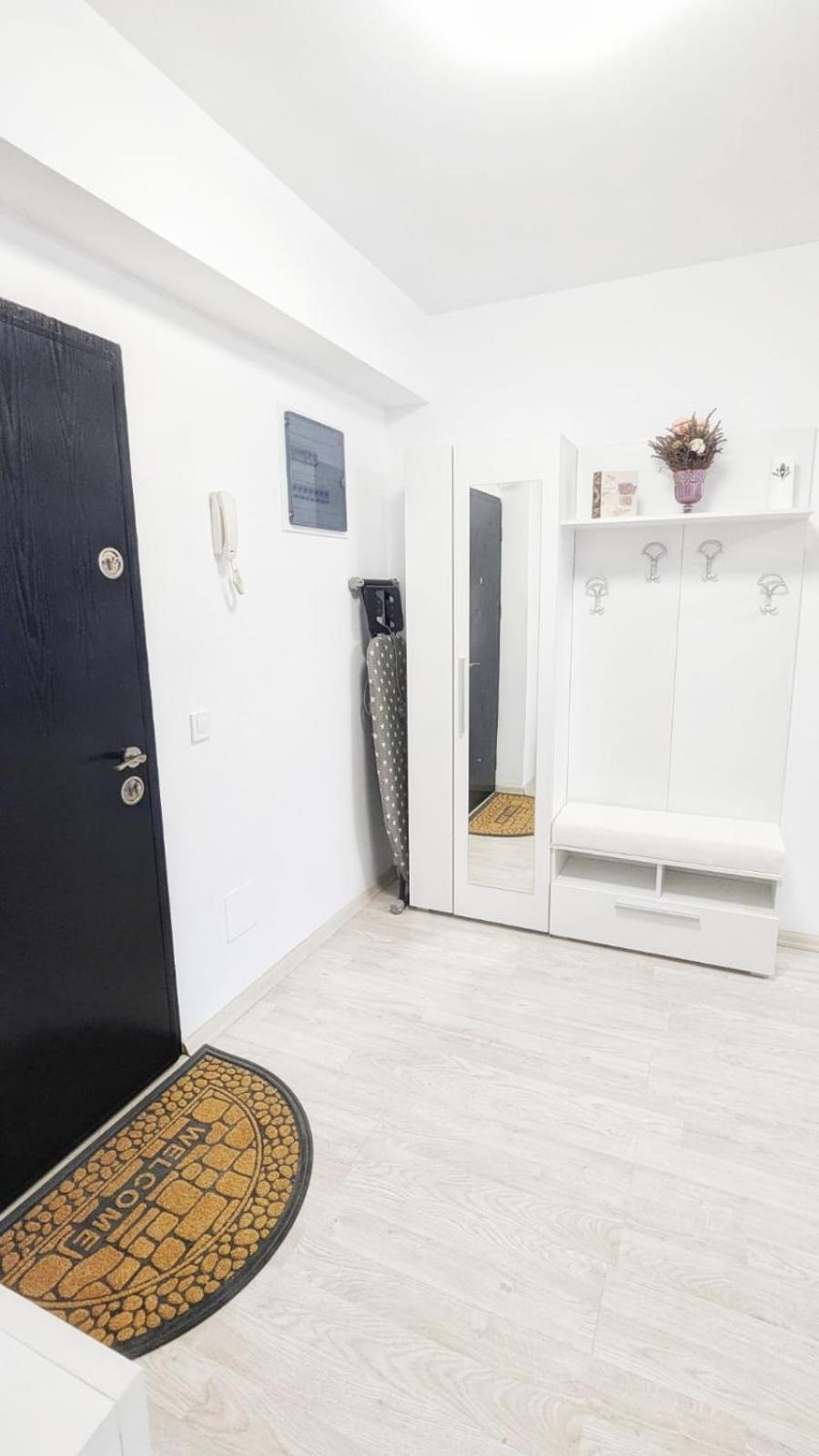 Airport Apartment 70 Squared Meters Otopeni Exterior photo
